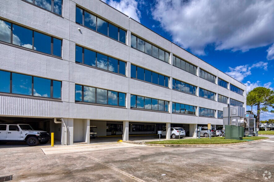 More Photos Of 405 N Reo St, Tampa Office For Lease