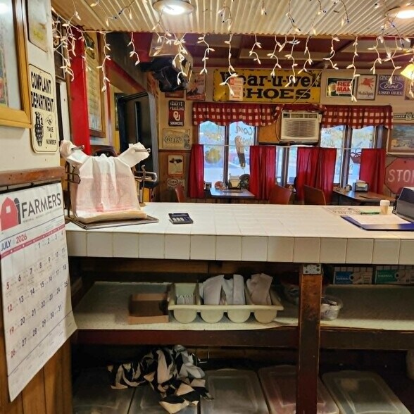 More Photos Of 102 S Main St, Hackett Restaurant For Sale