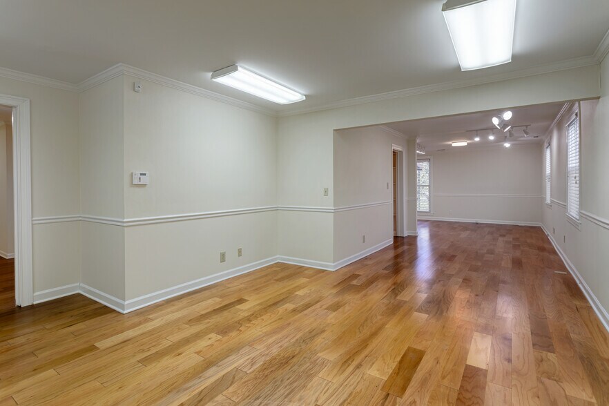 More Photos Of 644 W Iris Dr, Nashville Office For Lease