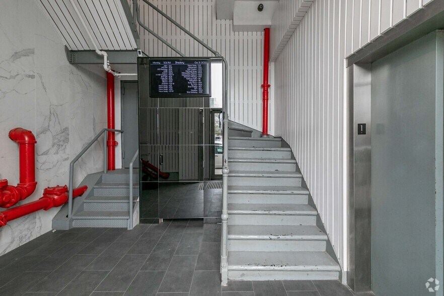 More Photos Of 47-09 30th St, Long Island City Light Manufacturing For Lease