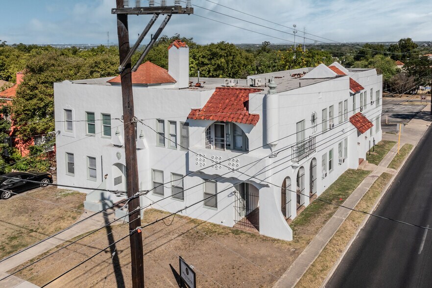 More Photos Of 403 W Hollywood Ave, San Antonio Apartments For Sale