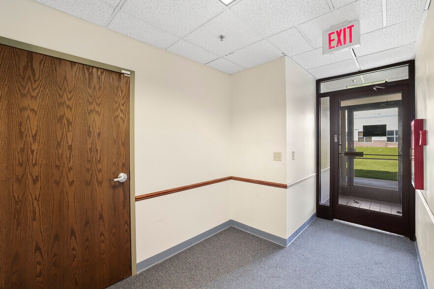 More Photos Of 1317 W Grand Ave, Port Washington Medical For Lease