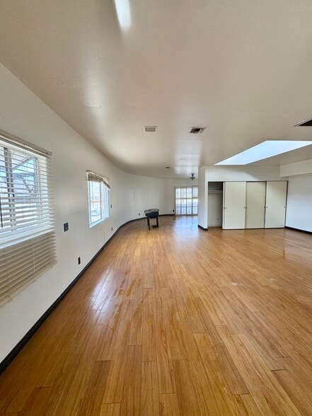 More Photos Of 10626 Magnolia Blvd, North Hollywood Loft Creative Space For Sale