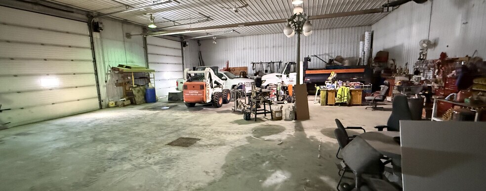 More Photos Of 949 Redonda St, Winnipeg Industrial For Lease