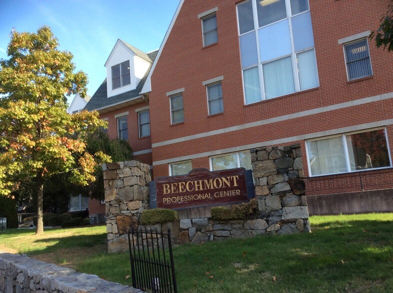 More Photos Of 3180 Main St, Bridgeport Medical For Lease