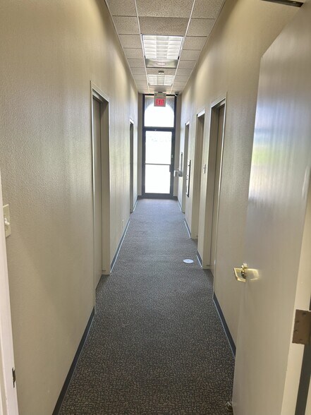 More Photos Of 620 S Constitution Ave, Ashdown Office For Sale