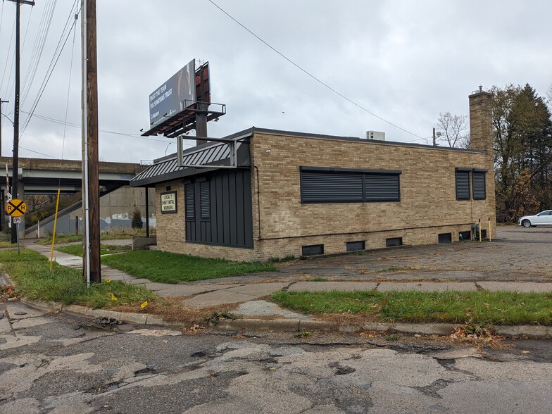 Primary Photo Of 801 S Holmes St, Lansing Office For Sale