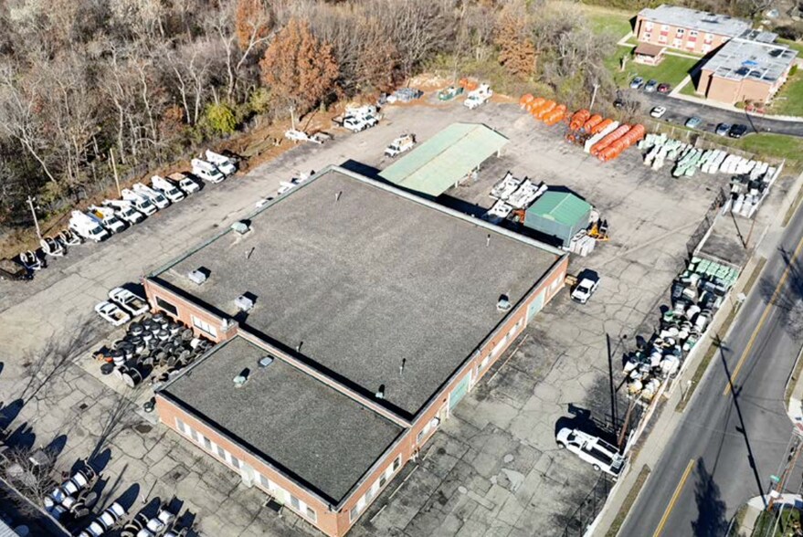 More Photos Of 6209 Simpson Ave, Cincinnati Warehouse For Lease