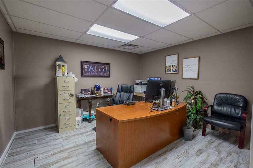 More Photos Of 252 Commerce Dr, Tompkinsville Warehouse For Sale