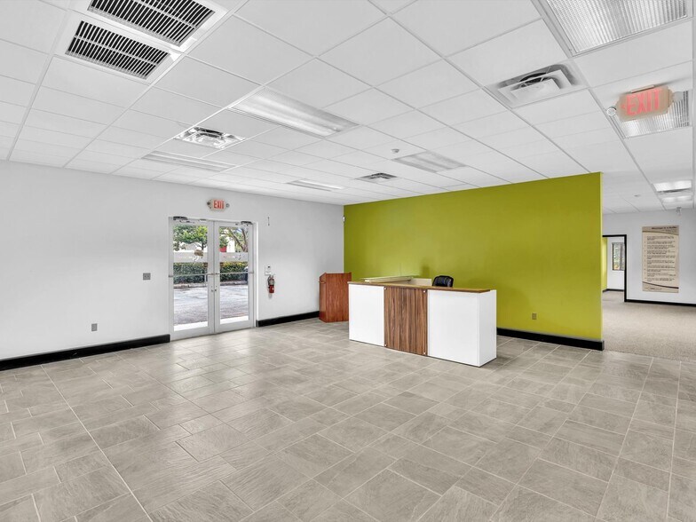 More Photos Of 2200 N University Dr, Sunrise Warehouse For Lease