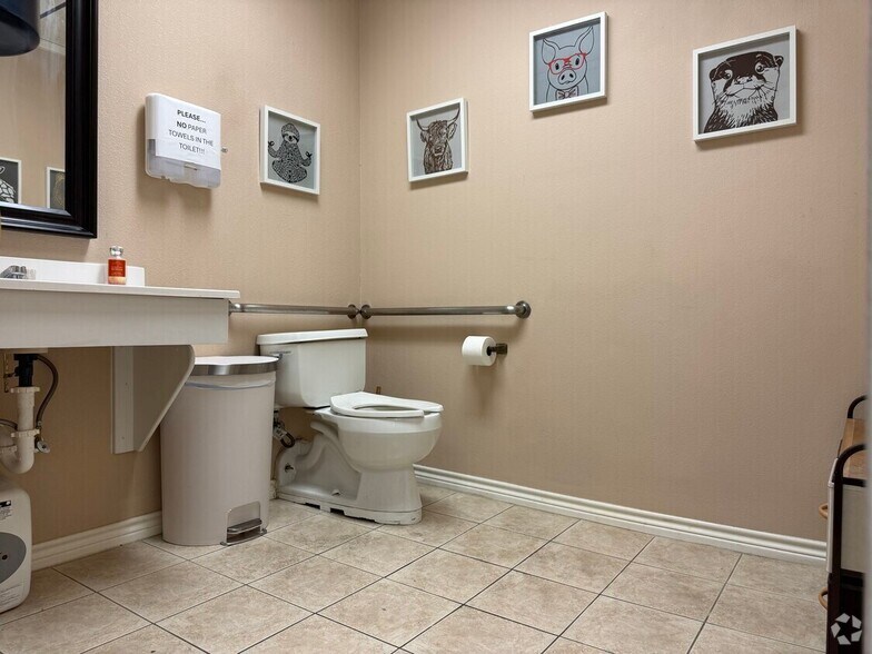 More Photos Of 116 S US Highway 281, Marble Falls Office For Lease