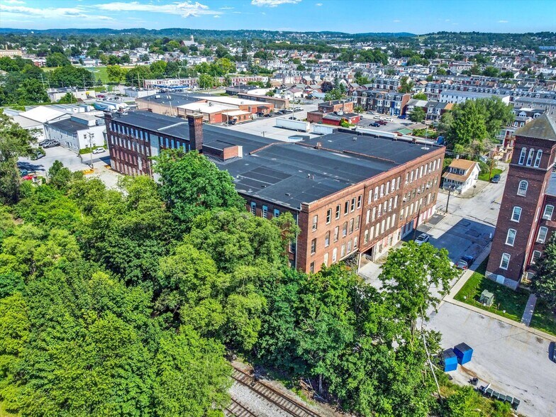 More Photos Of 701 E Hay St, York Warehouse For Lease