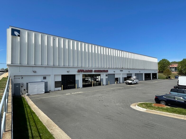 More Photos Of 13851 Telegraph Rd, Woodbridge Warehouse For Lease