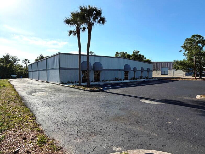 More Photos Of 5826-5830 Corporation Cir, Fort Myers Warehouse For Sale