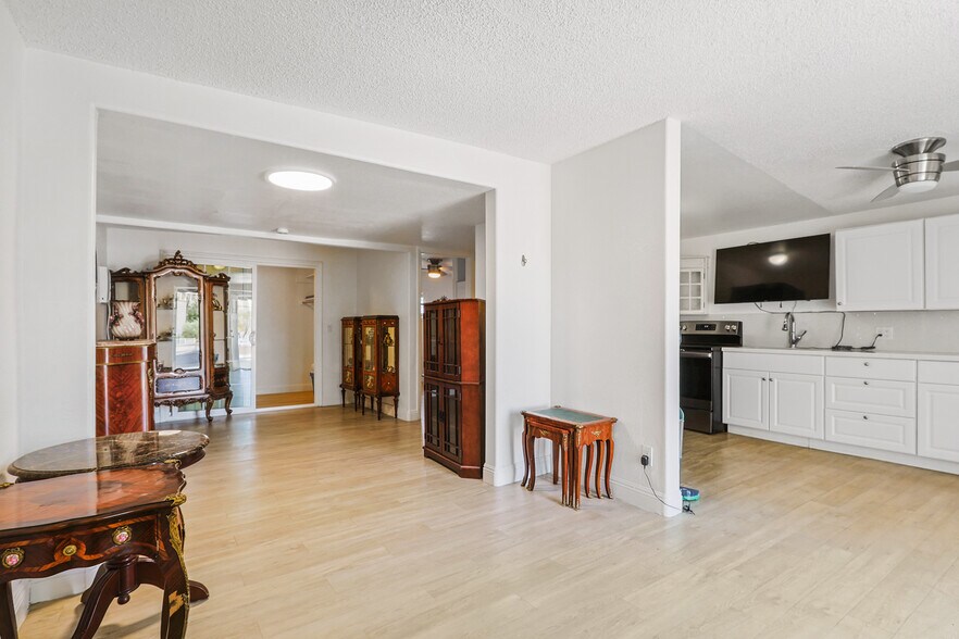 More Photos Of 303 Tin St, Henderson Office Residential For Sale