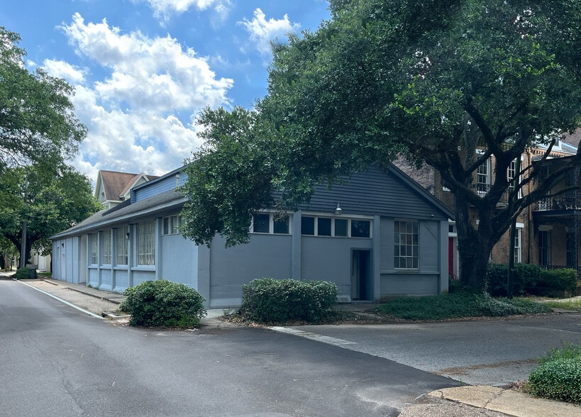 Primary Photo Of 202 Congress St, Mobile Office For Sale