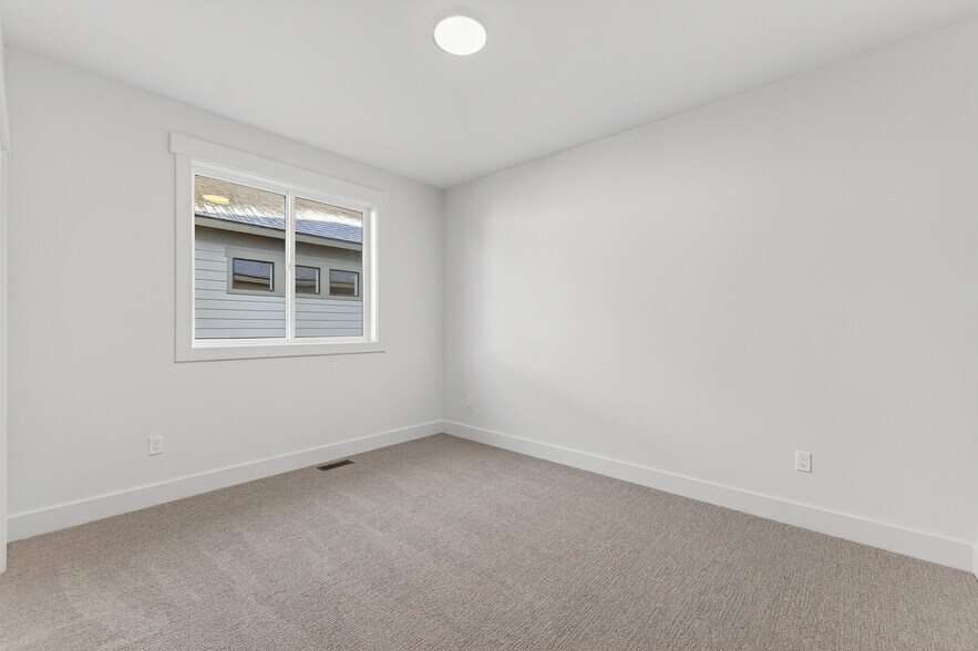 More Photos Of 101, 103, 105 Bighorn Court, Mccall Specialty For Sale