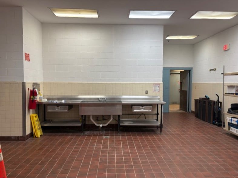 More Photos Of 2900 N Monroe St, Tallahassee Hotel For Lease