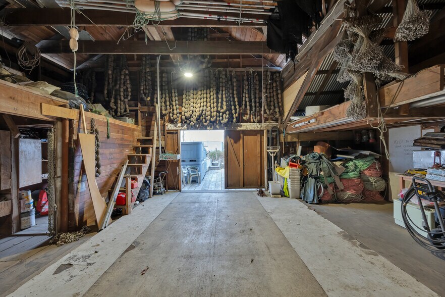 More Photos Of 9505 Gunderson Rd, Delta Industrial For Sale
