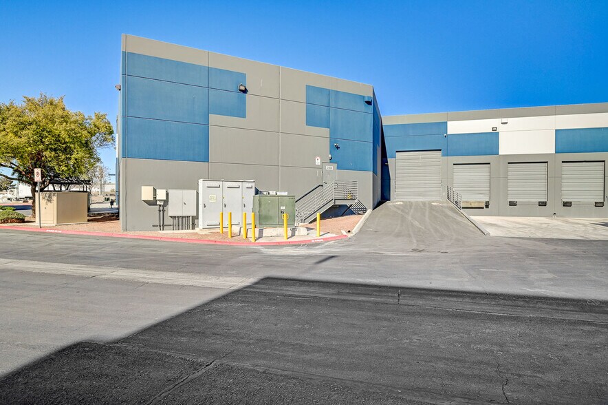 More Photos Of 3908 Civic Center Dr, North Las Vegas Distribution For Lease