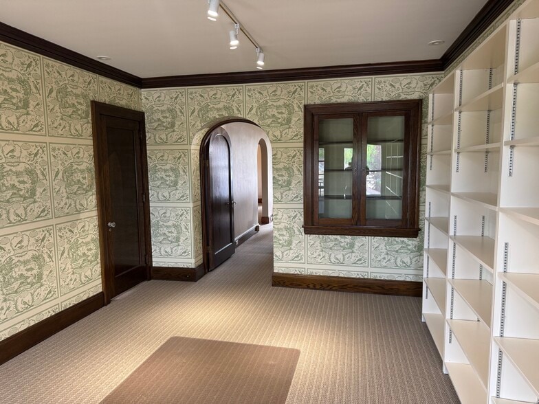 More Photos Of 229 S Maple Ave, Greensburg Office For Lease