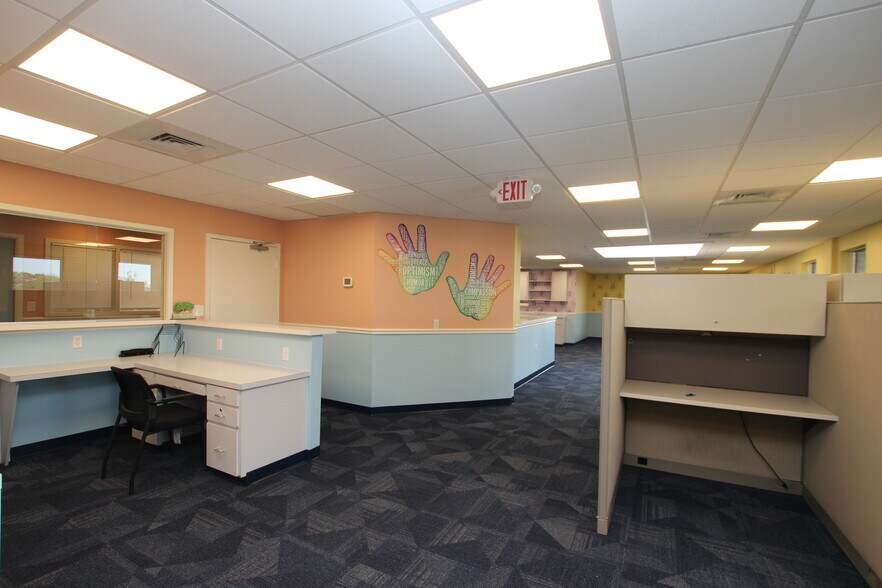 More Photos Of 60 Westwood Ave, Waterbury Office For Sale