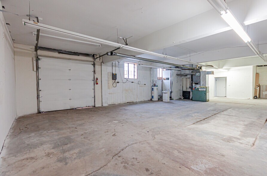 More Photos Of 151 Brock St N, Whitby Warehouse For Lease