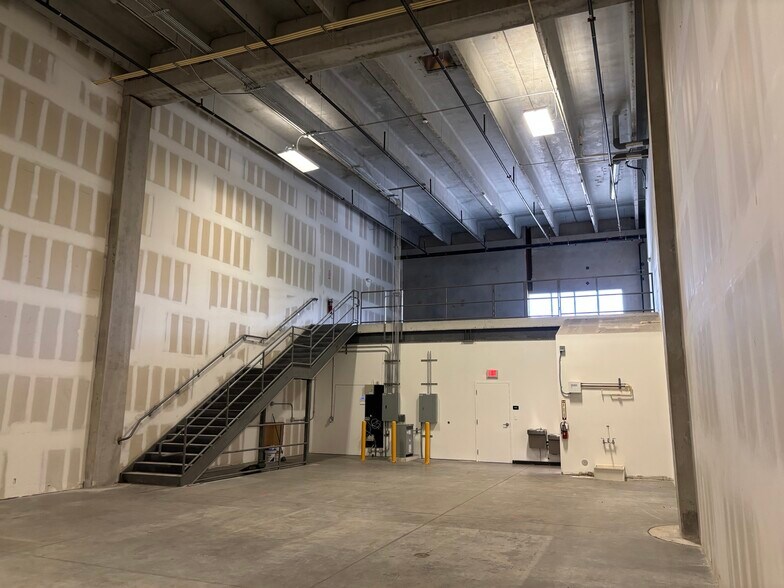 More Photos Of 12301 NW 112 Ave, Medley Distribution For Lease