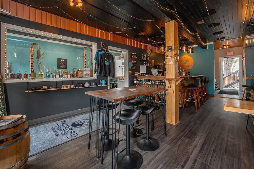 More Photos Of 228 E Main St, Waterford Bar For Sale