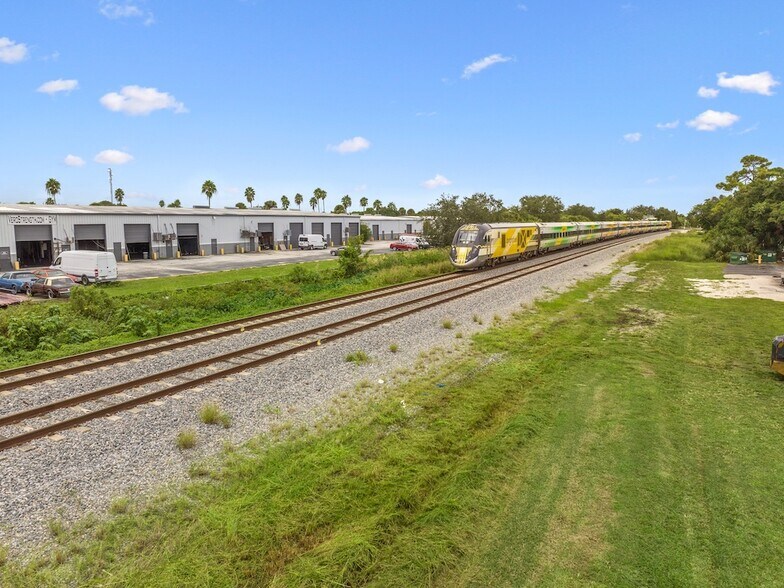 More Photos Of 675 US Highway 1, Vero Beach Warehouse For Lease