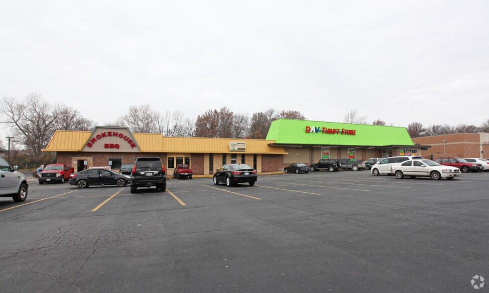 More Photos Of 6300-6314 N Oak Tfwy, Gladstone Freestanding For Lease