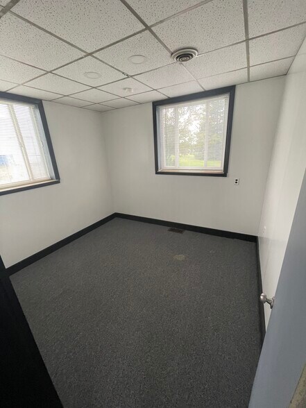 More Photos Of 10 Rhoda St, Farrell Flex For Lease