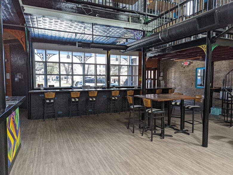 More Photos Of 204 S Austin St, Seguin Restaurant For Sale