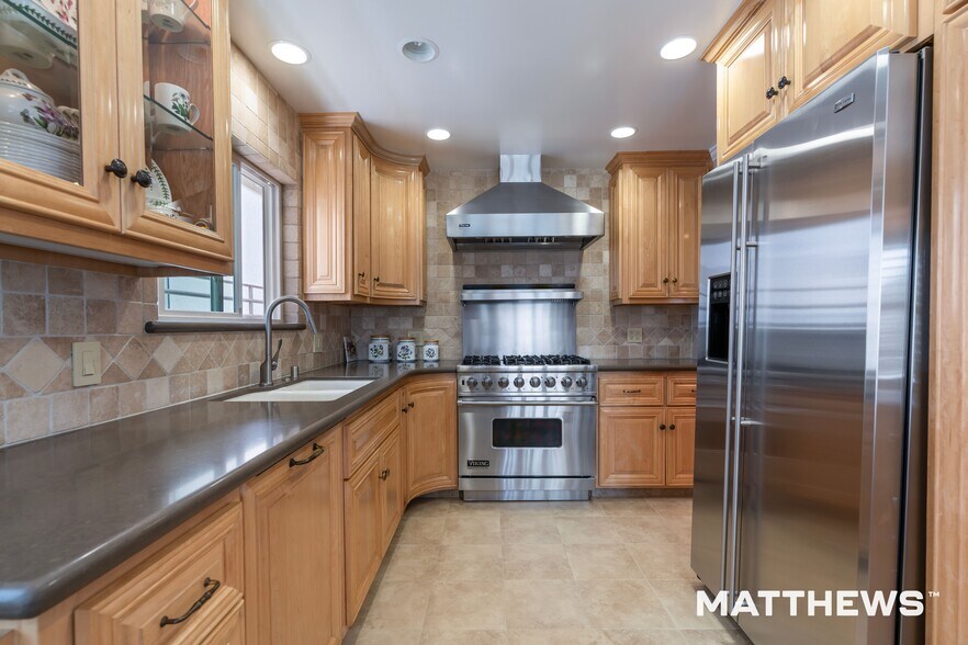 More Photos Of 547 South St, Glendale Apartments For Sale