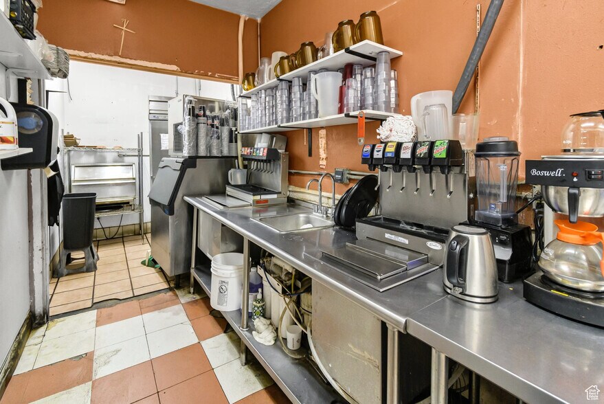 More Photos Of 1535 S State St, Salina Specialty For Sale