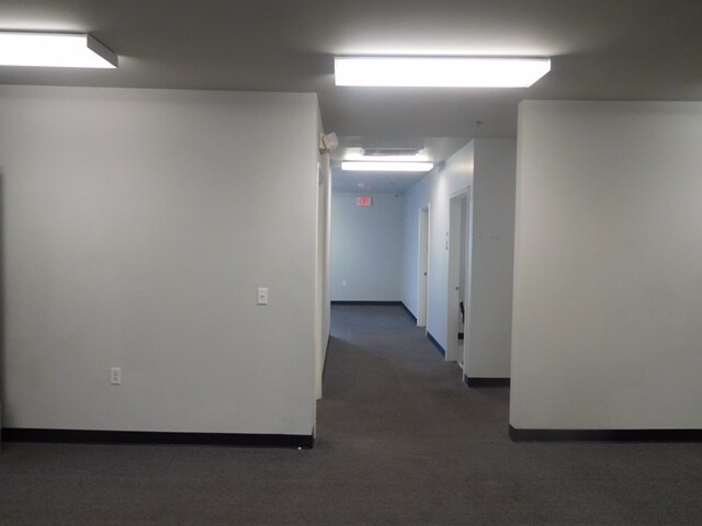 More Photos Of 3130 Strawberry Rd, Pasadena Service For Lease