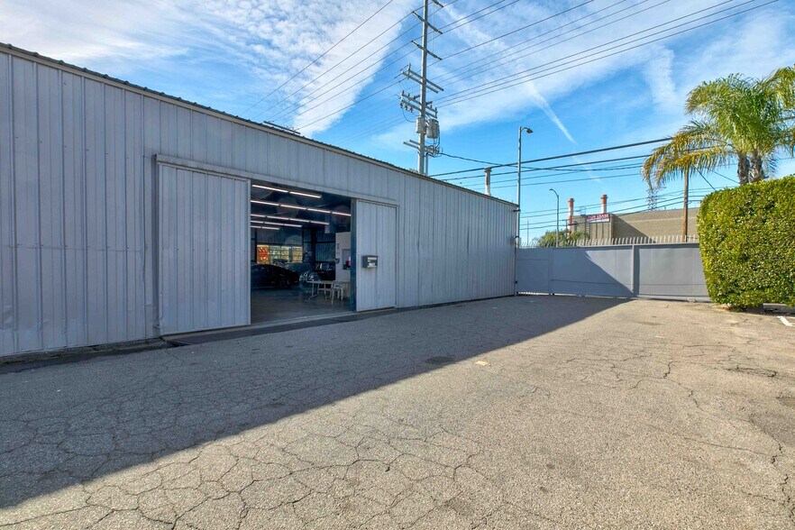 More Photos Of 11782 Sheldon St, Sun Valley Warehouse For Lease