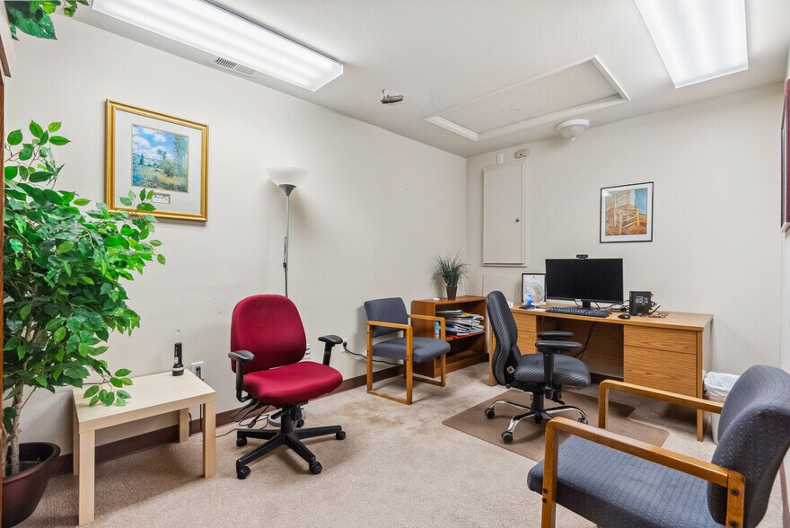 More Photos Of 126 15th St SE, Puyallup Medical For Sale