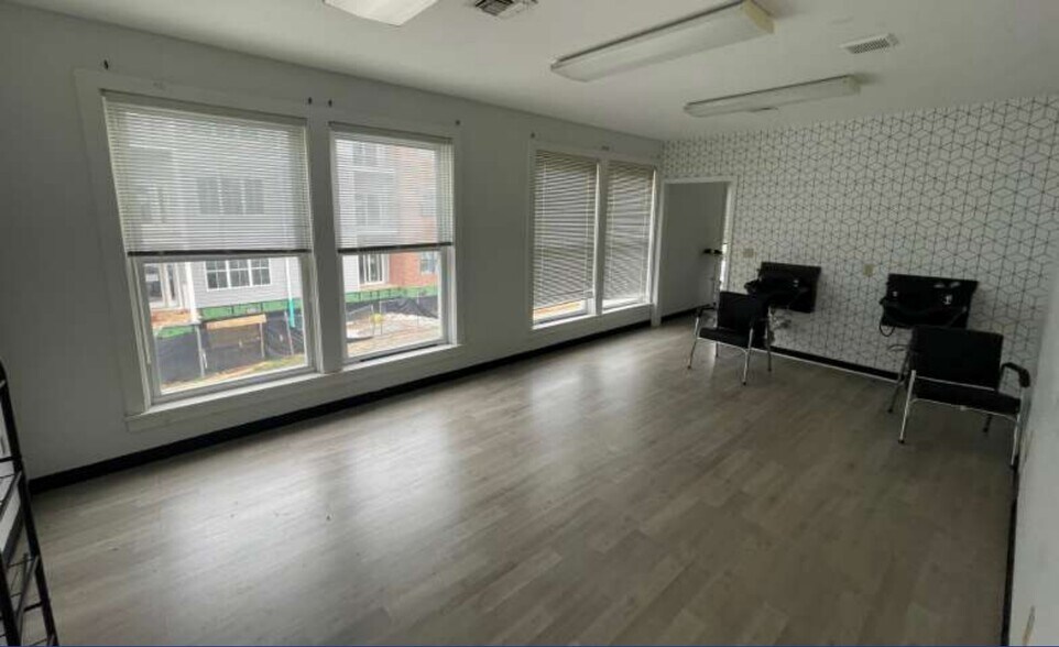 More Photos Of 105 Warwick St, Lititz Freestanding For Sale