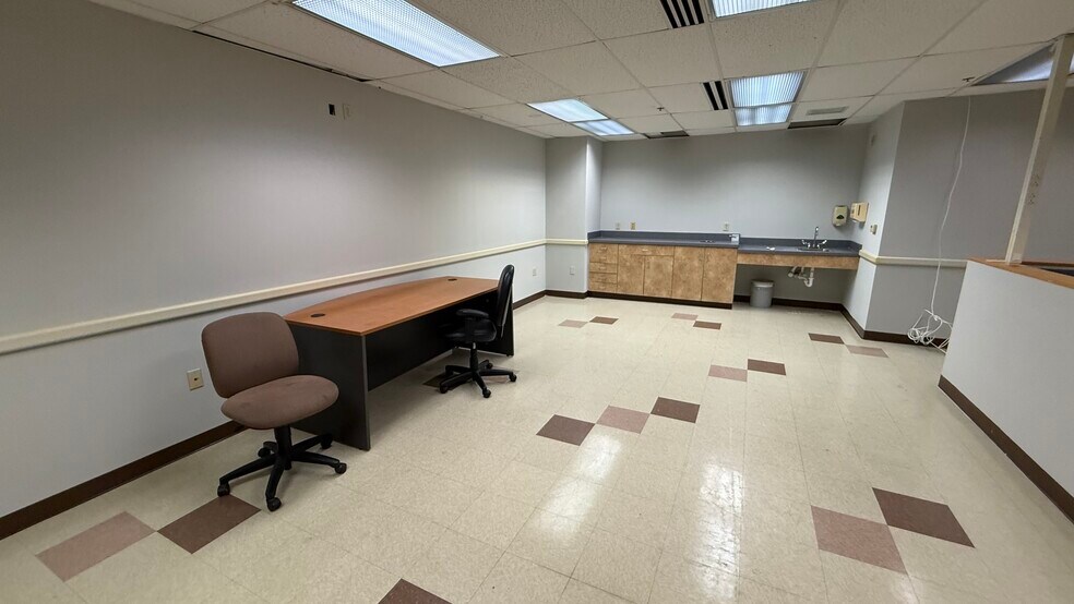 More Photos Of 2925 William Penn Hwy, Easton Office For Lease