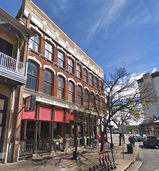 More Photos Of 101 Alamo Plz, San Antonio General Retail For Lease
