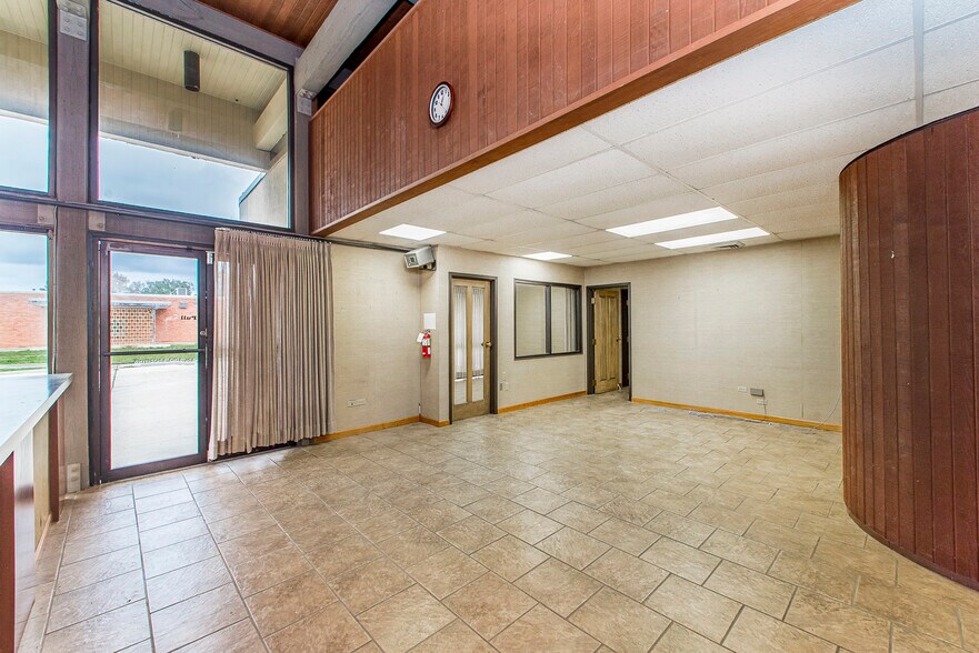 More Photos Of 724 Avenue F, Bogalusa Office For Sale