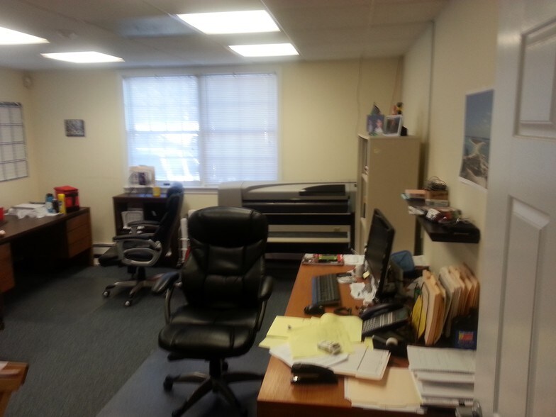 More Photos Of 861 Lafayette Rd, Hampton Office For Lease