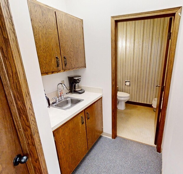 More Photos Of 103-105 103-105 E 27th St, Hays Office For Sale