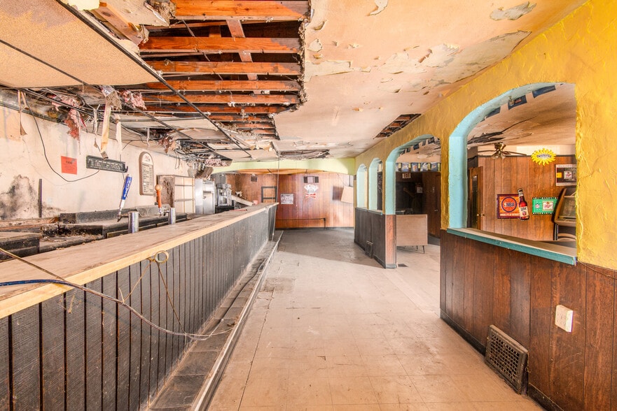 More Photos Of 21090 Goddard Rd, Taylor General Retail For Sale