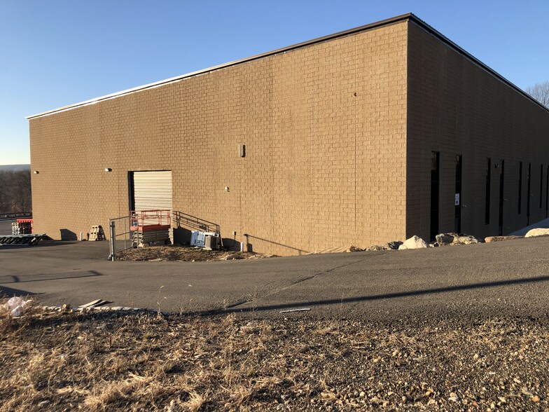 More Photos Of 105 W Dewey Ave, Wharton Warehouse For Lease