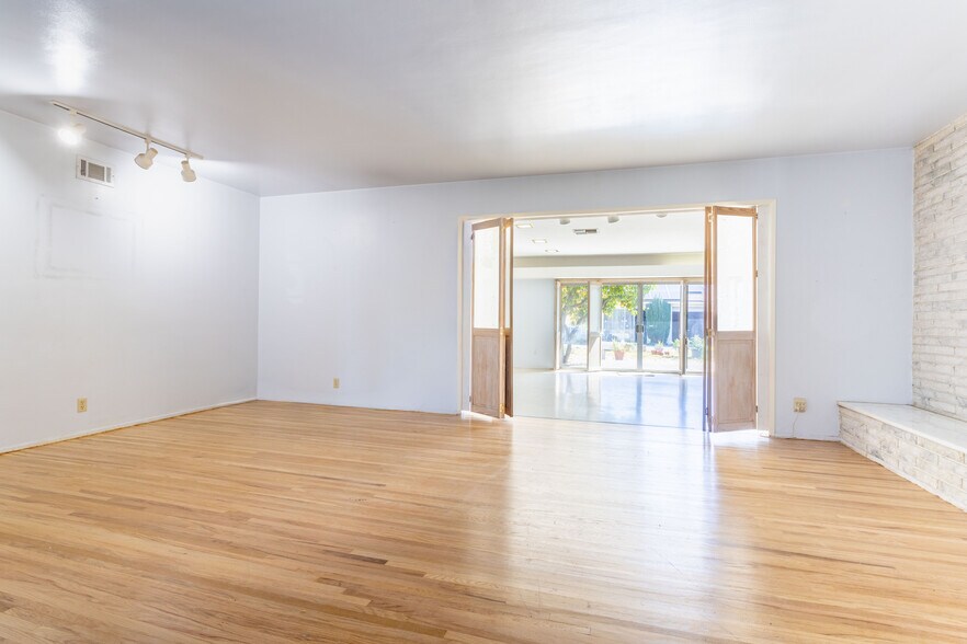 More Photos Of 9826 Columbus Ave, North Hills Multifamily For Sale