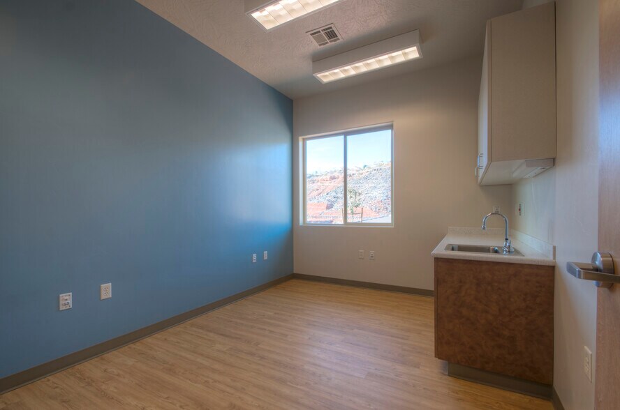 More Photos Of 230 N 1680 E, Saint George Unknown For Lease