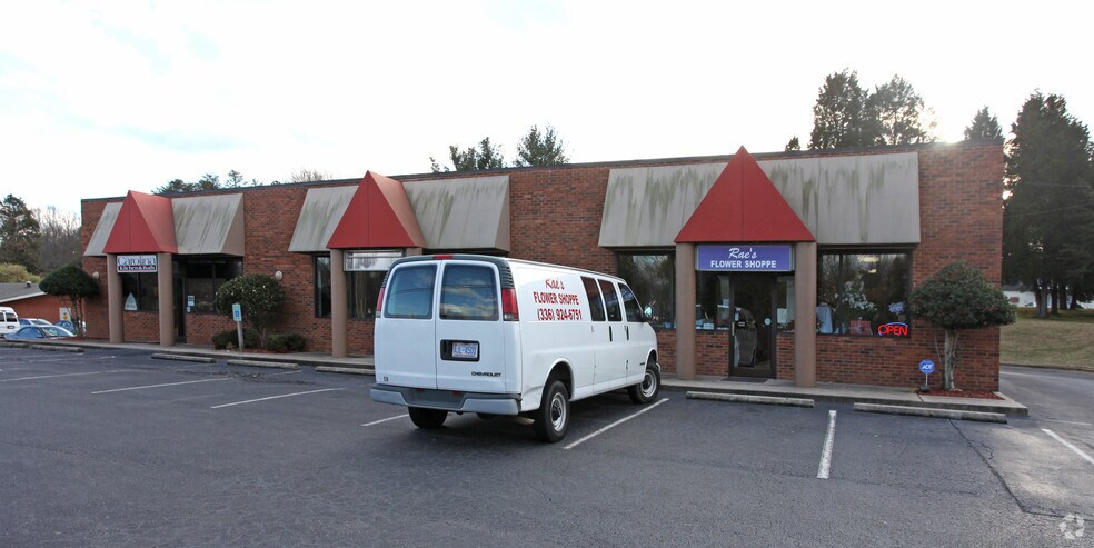 Primary Photo Of 3748 Reynolda Rd, Winston-Salem Freestanding For Lease