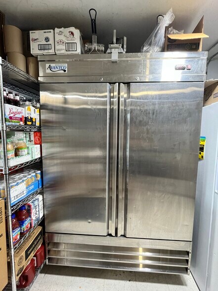 More Photos Of 139 E Walnut St, Oglesby Restaurant For Sale